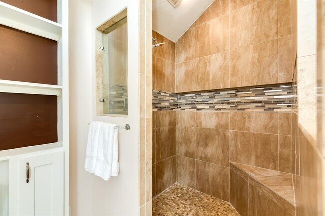 Foto del edificio - 10506 Green Valley Ln