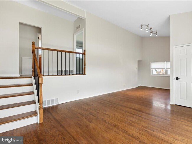 Foto del edificio - 437 Haywood Rd