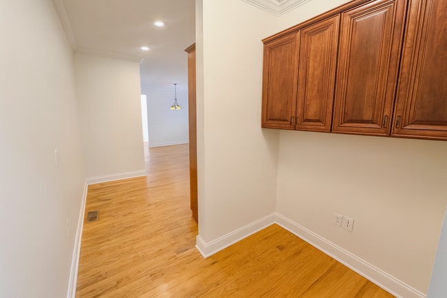 Building Photo - 736 River N Blvd