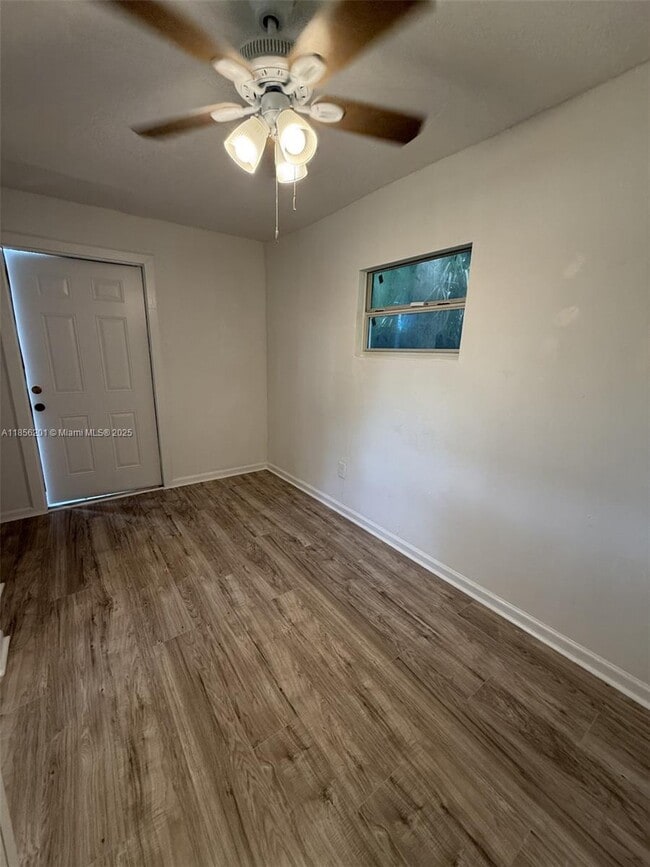 Foto del edificio - 3380 NW 8th Pl