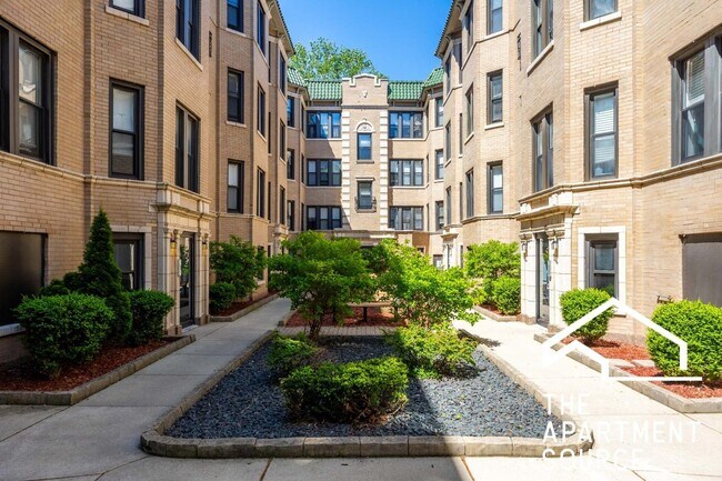 Foto del edificio - 4036.5 N Ashland Ave