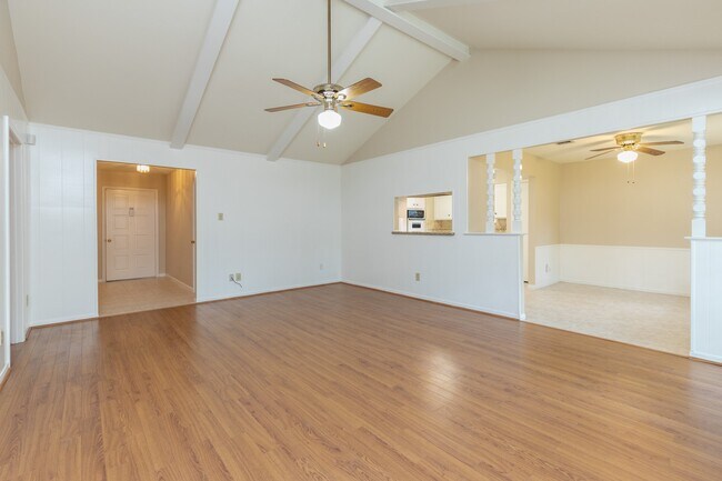 Foto del edificio - 2623 Longleaf Pines Ln