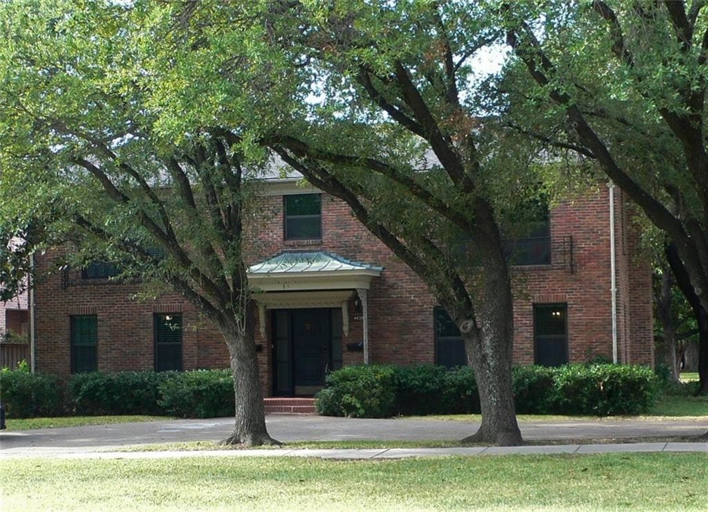 Primary Photo - 4437 University Blvd