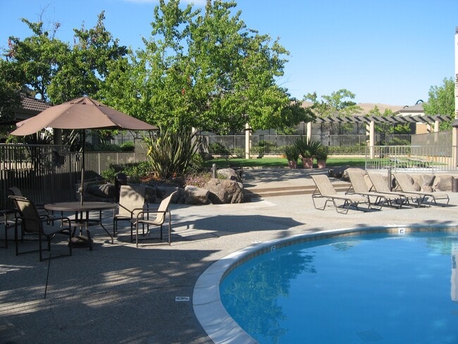 Building Photo - 39078 Guardino Dr
