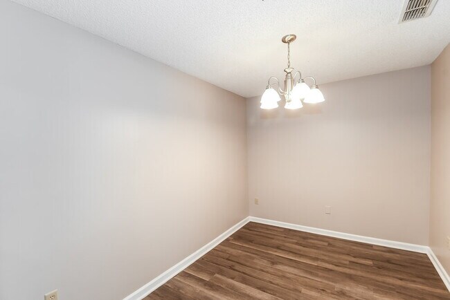 Foto del edificio - 3212 Trishas Ct