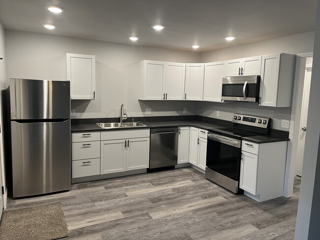 Building Photo - 408 Academy St