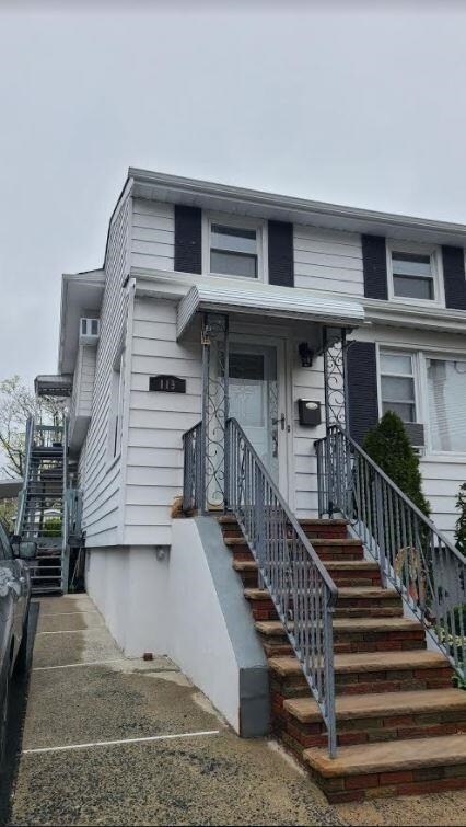 Primary Photo - 119 Uhland St