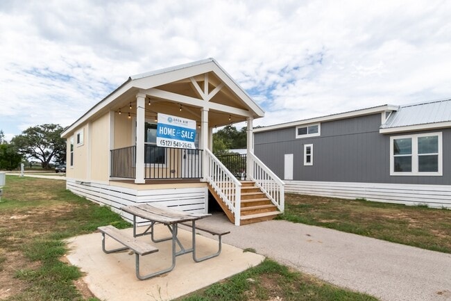 Foto del edificio - 25928 Haynie Flat Rd