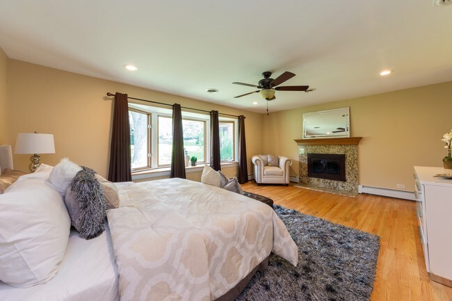 Foto del edificio - 321 Canterbury Ln