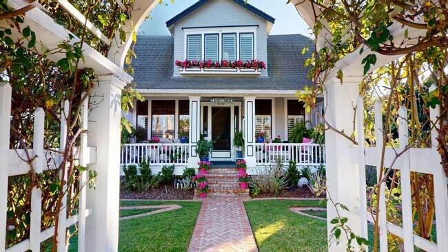Building Photo - A Timeless Coronado Beach Cottage