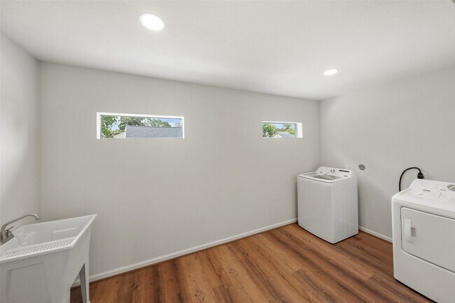 Building Photo - 3809 Southmore Blvd