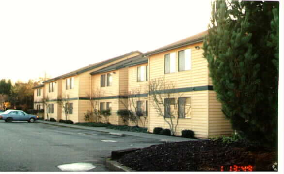 Primary Photo - 404 Railroad Ave