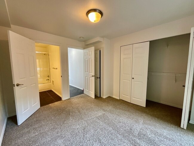 Building Photo - Updated 3-Bedroom Townhome with Private Ba...