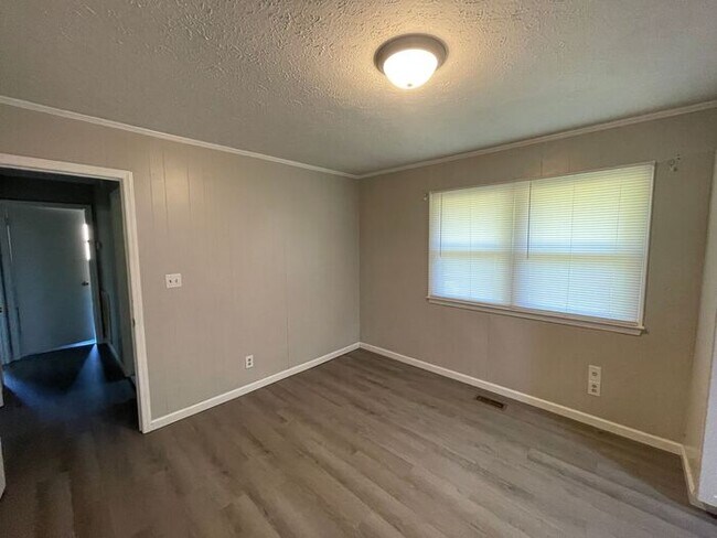 Foto del edificio - 3/1 Renovated House Available Now! Pet Friendly!