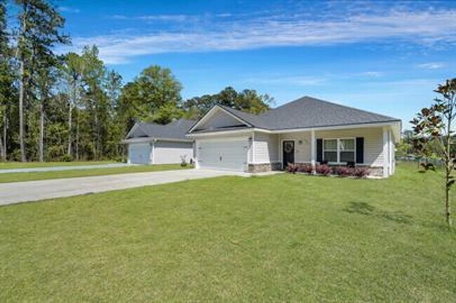 Building Photo - 165 Pineland Rd