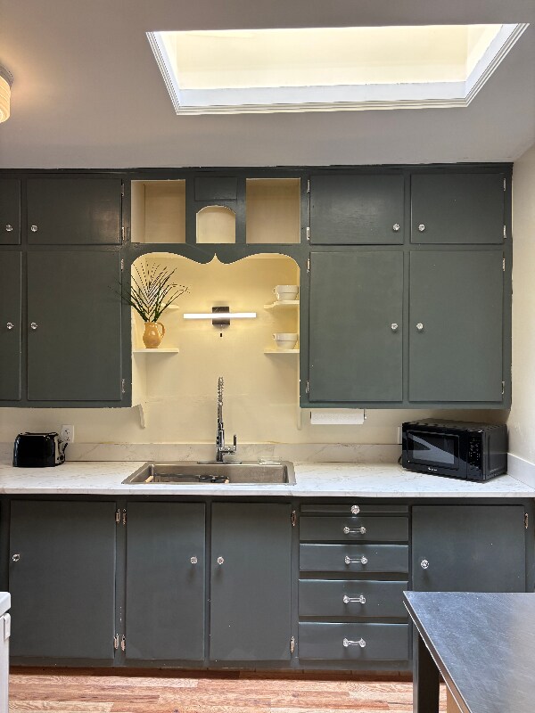 Foto del edificio - 700 N Monterey Ave