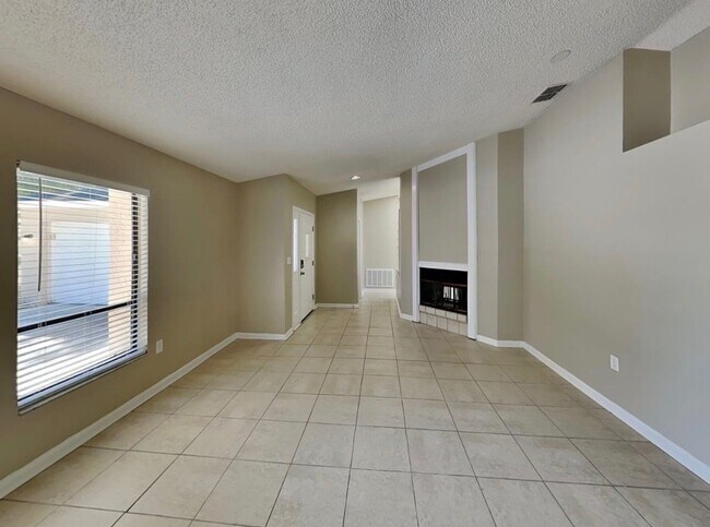 Foto del edificio - 289 Millstone Dr