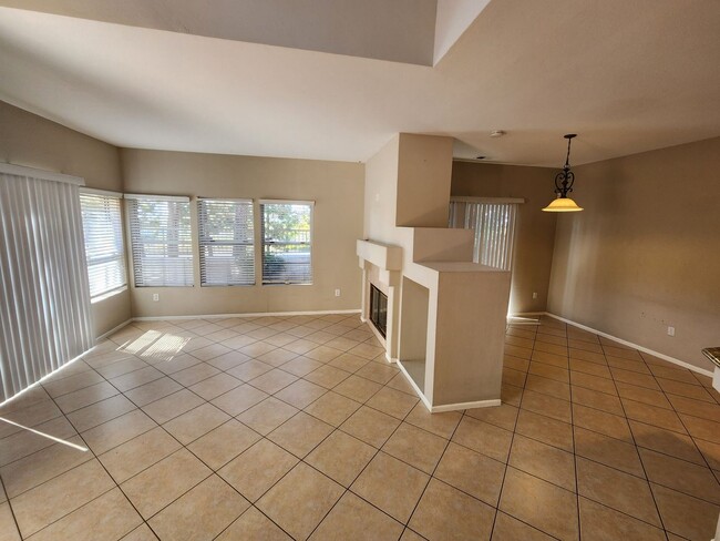Foto del edificio - 4 Bedroom House in Eastlake - Championship Classics Community