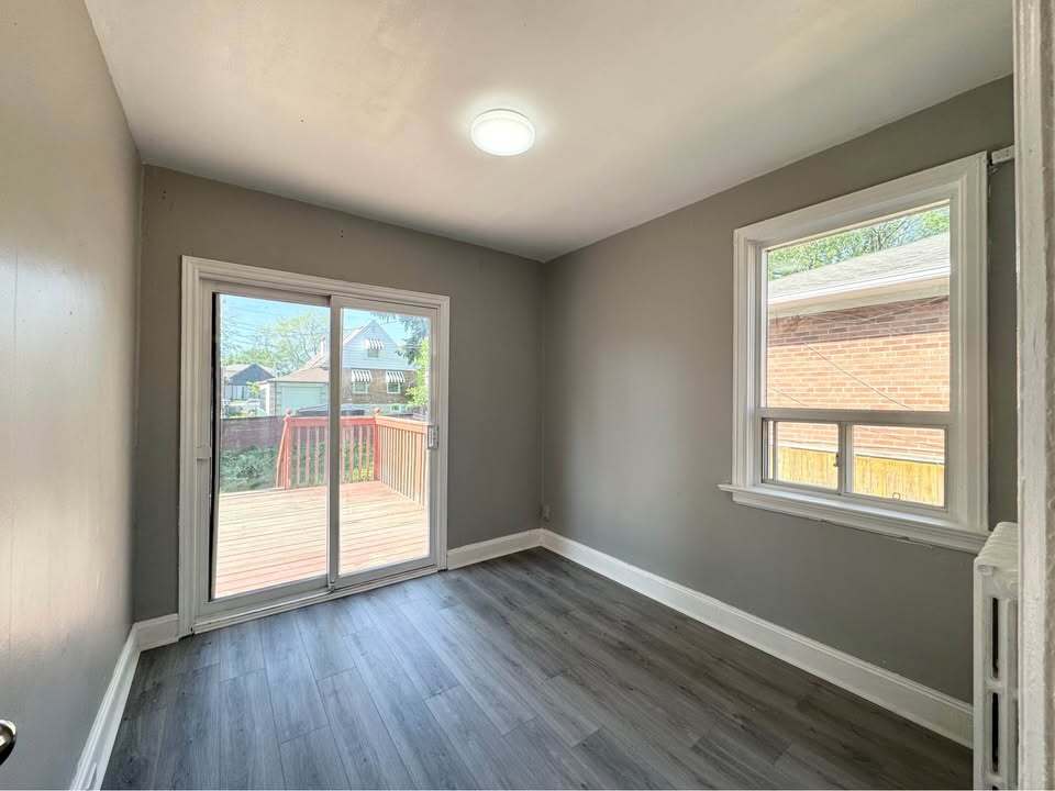 Primary Photo - 3 Bed 1 Bath - House