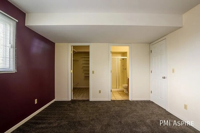 Building Photo - Gunbarrel 2 Bedroom Available Now!