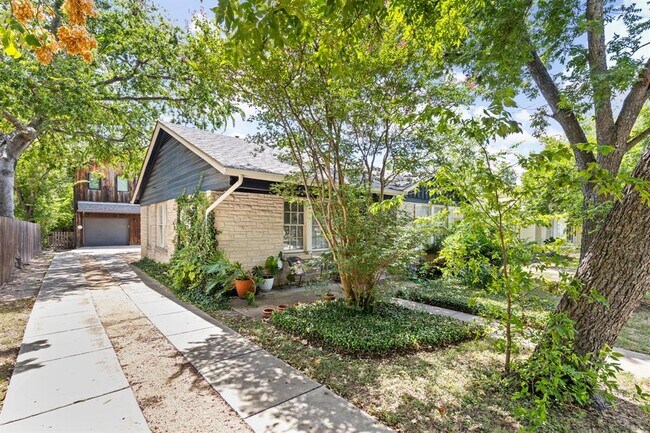 Foto del edificio - 5405 Sunshine Dr