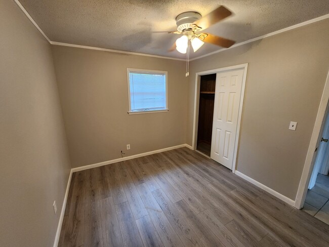 Building Photo - 6435 Open Rose Dr