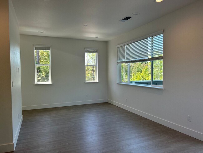 Foto del edificio - 1 MONTH FREE! The Vineyards at Dennis Lane...