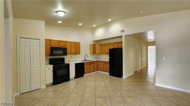 Foto del edificio - 2118 Snead Dr