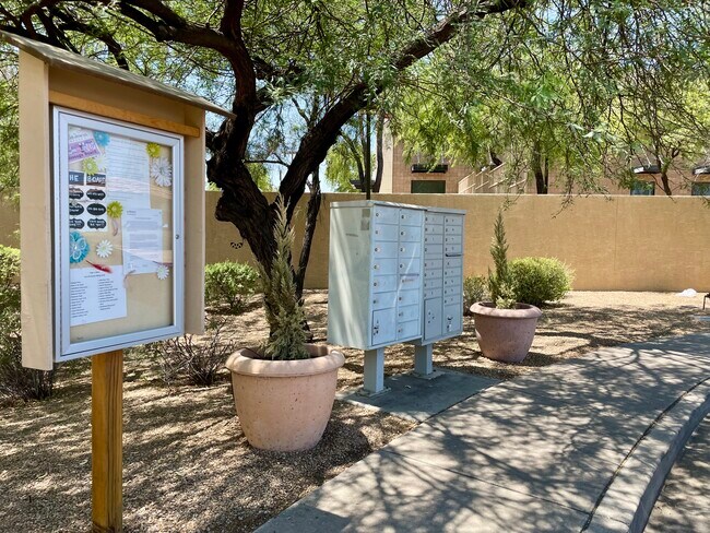 Foto del edificio - 1048 E Susan Ln