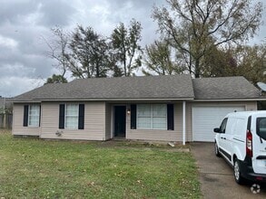 Building Photo - 28 Park Cir