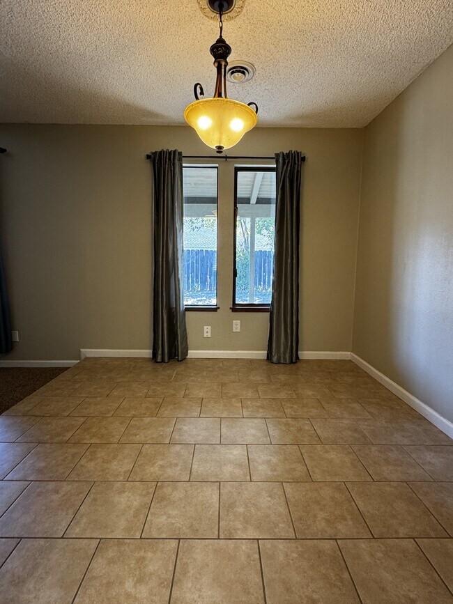 Foto del edificio - 1591 Christifer Ln
