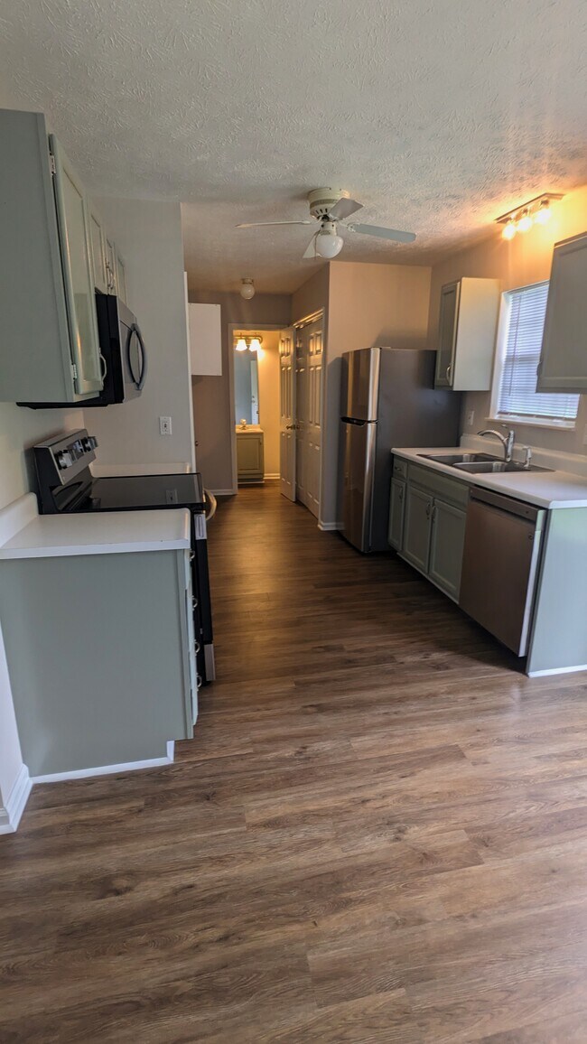 Foto del edificio - 711 Panther Creek Ct