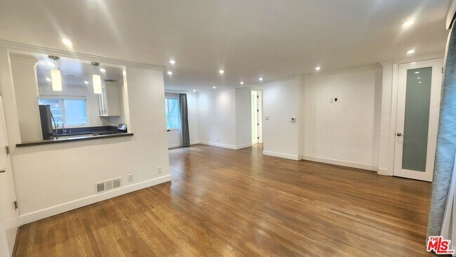 Foto del edificio - 140 San Vicente Blvd
