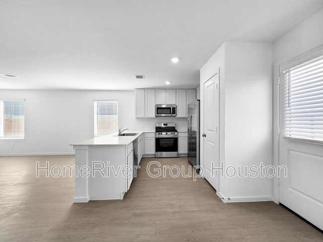 Building Photo - 16469 Blossom Grv Dr