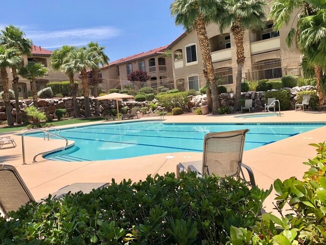 Building Photo - Beautiful 2Bed/2Bath Condo located in Henderson's Mission Ridge gated Community