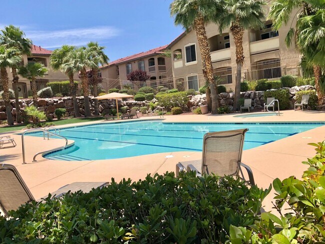 Foto del edificio - Beautiful 2Bed/2Bath Condo located in Henderson's Mission Ridge gated Community