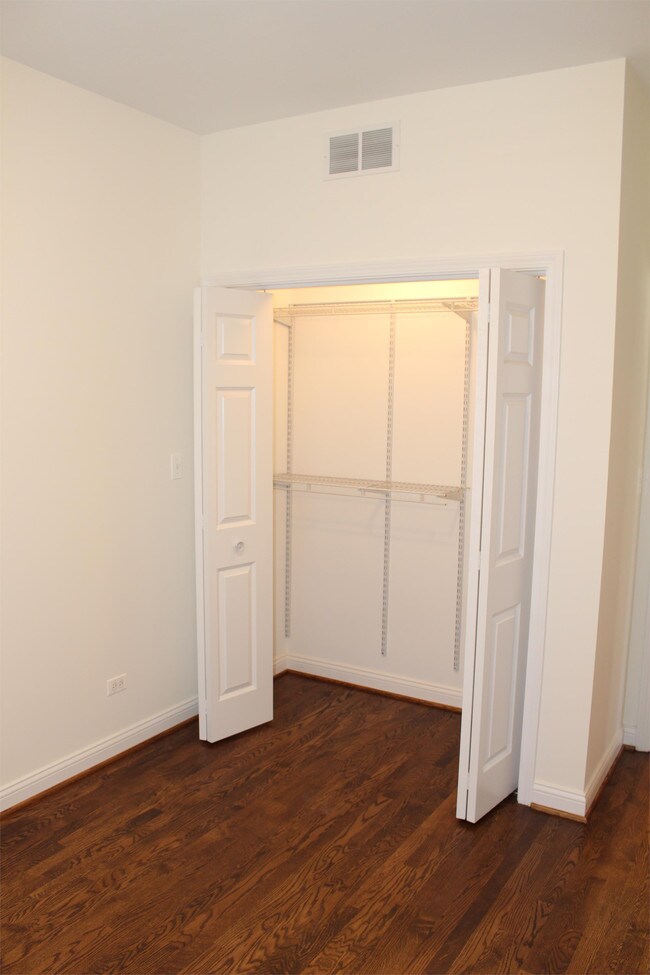 Building Photo - 723 W 34th St