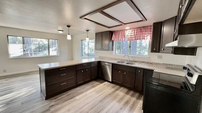 Building Photo - RURAL GRASS VALLEY PROPERTY