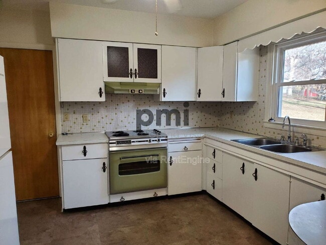 Building Photo - 3314 N Taylor Ave