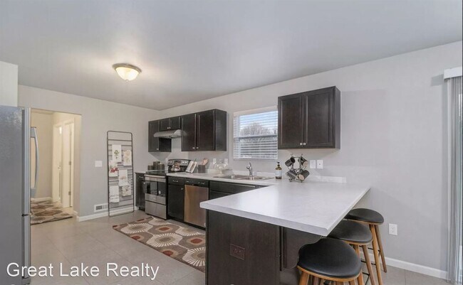 Building Photo - 4 br, 2.5 bath House - 651 East North Street