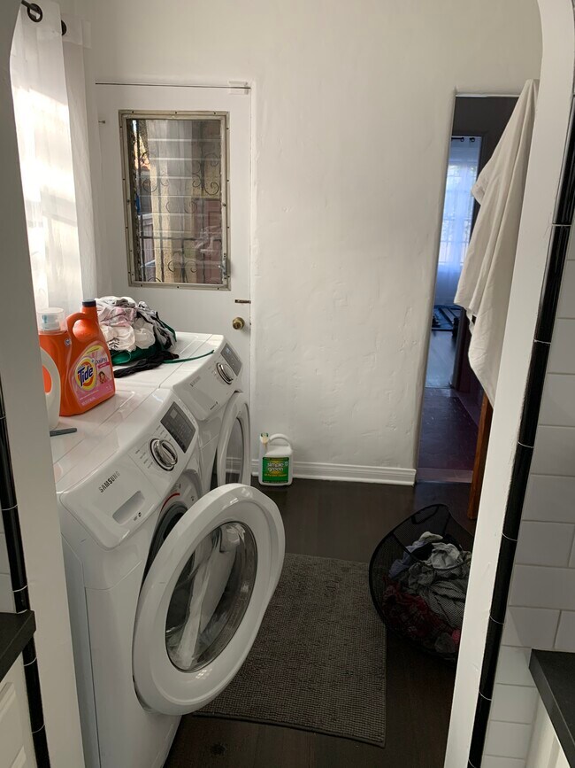 Laundry Room - 1130 S Crescent Heights Blvd