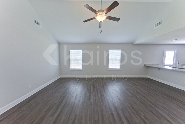 Foto del edificio - 112 Mountain Holly Rd.
