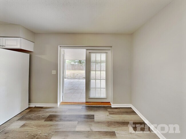 Foto del edificio - 2932 E 148th Ave