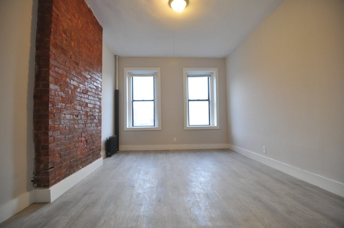 Primary Photo - 420 E 148th St
