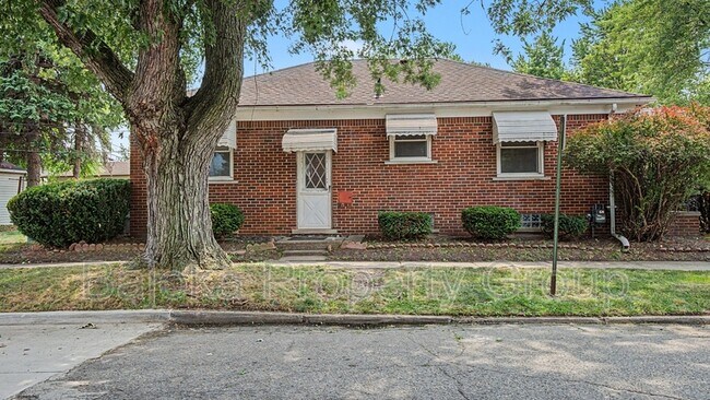 Foto del edificio - 2957 Fort Park Blvd