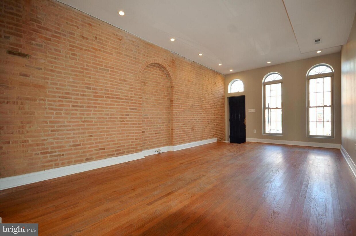 Foto principal - 105 W Clement St