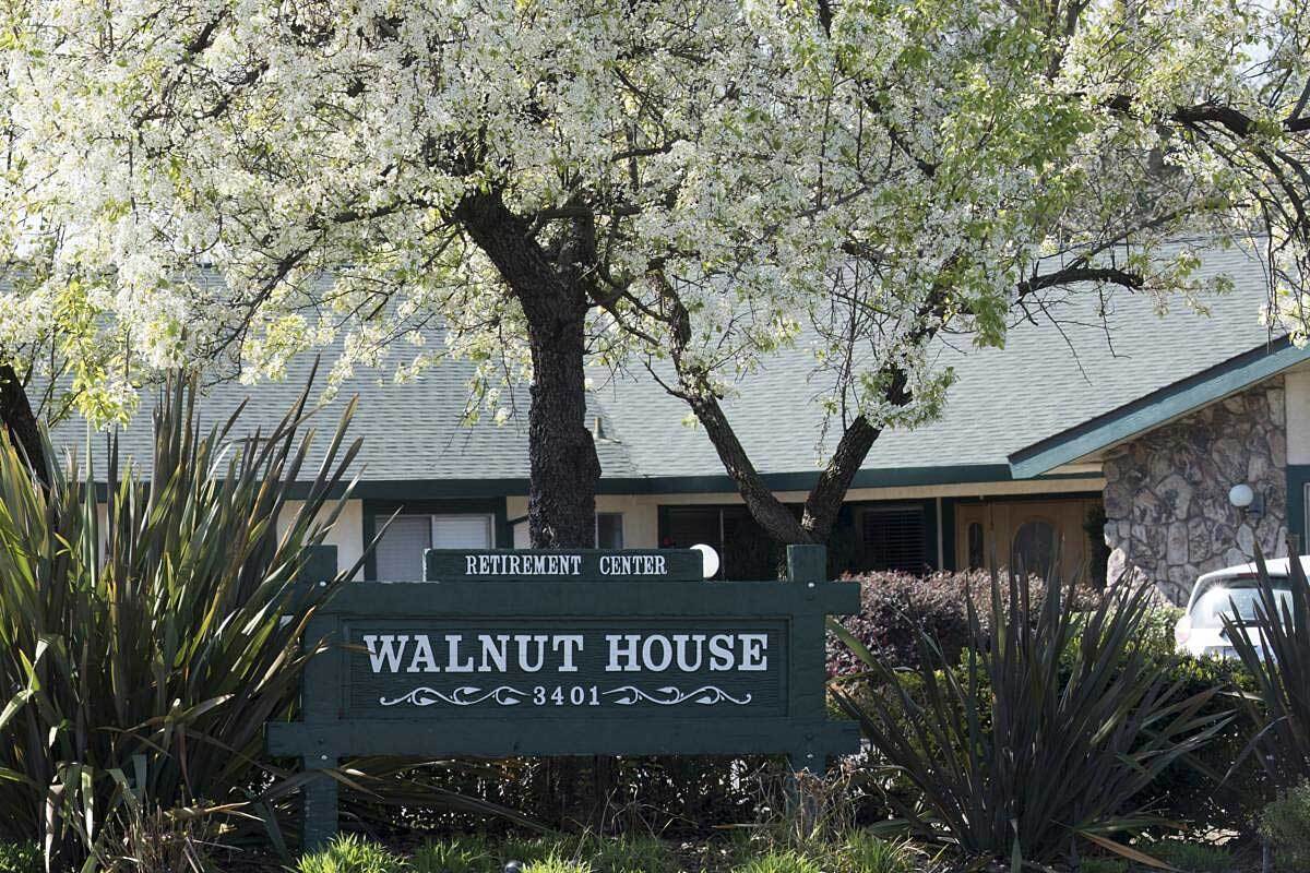 Foto principal - Walnut House Assisted Living Apartment Homes