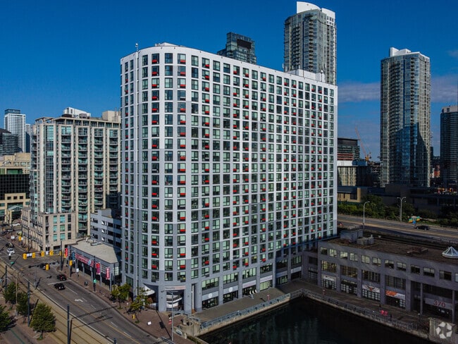 Building Photo - Maple Leaf Quay