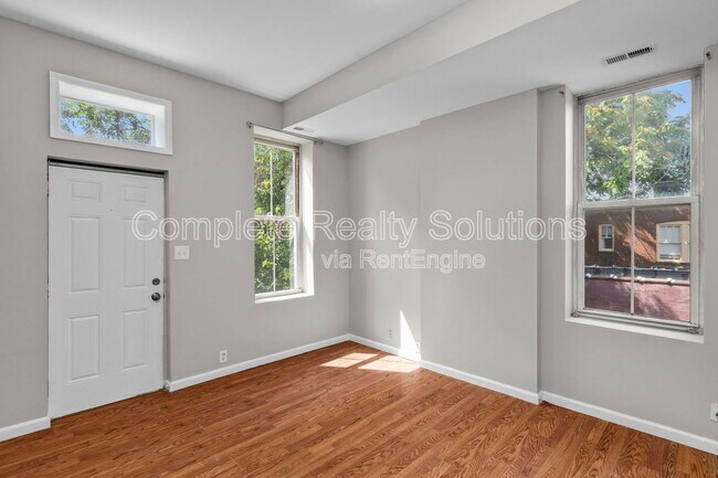 Foto del edificio - 3021 Iowa Ave