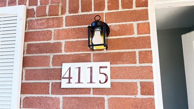 Foto del edificio - 4115 Geronimo Lake Dr